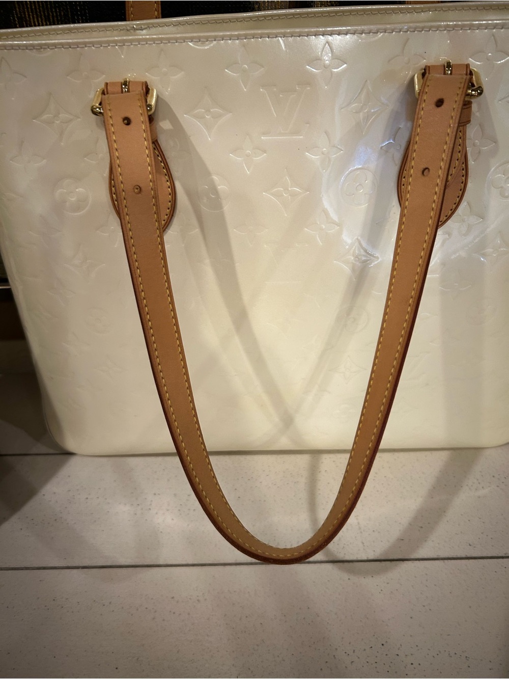 Louis Vuitton Perle Monogram Vernis Brentwood Bag - Picture 4 of 14